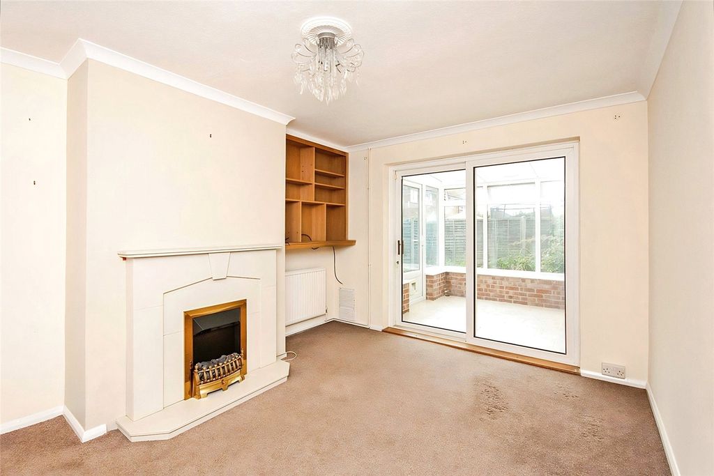 Property photo 2 of 8 Lounge