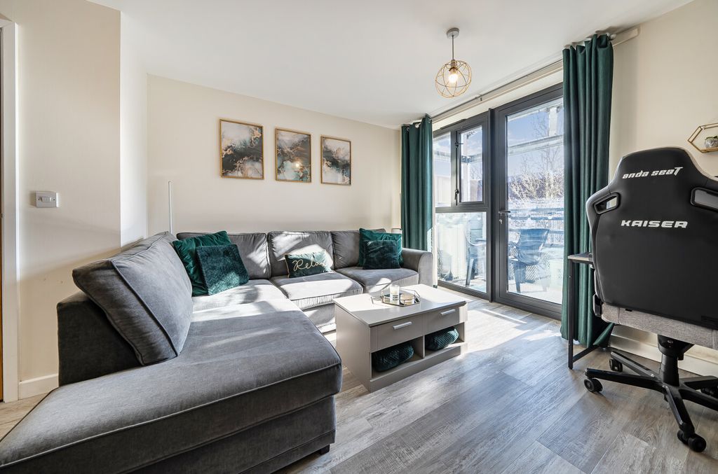 Property photo 2 of 8