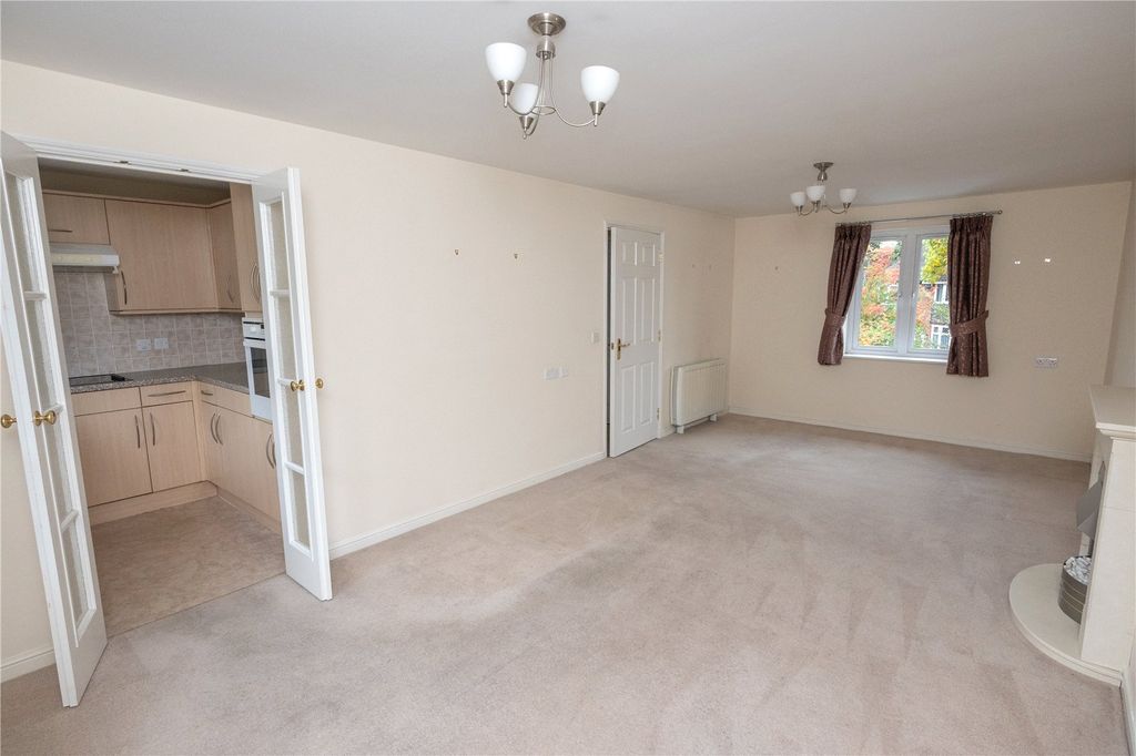 Property photo 2 of 14 Picture No. 15