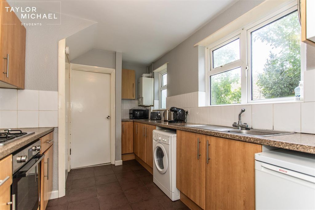Property photo 1 of 20 Kitchen