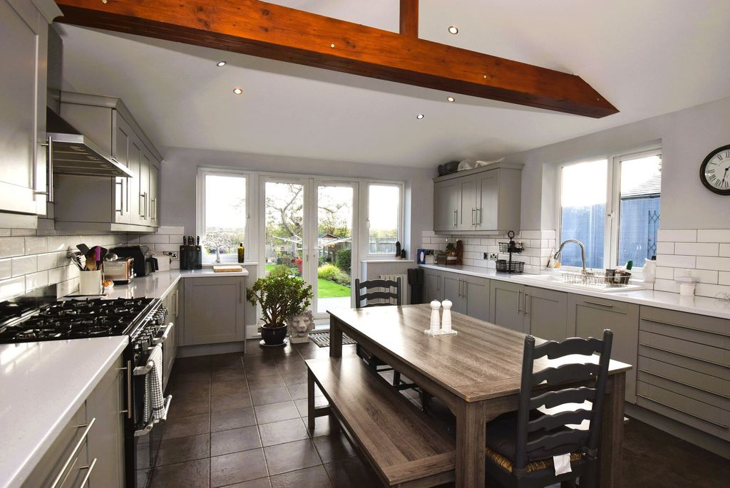 Property photo 3 of 21 Kitchen/Breakfasting Room