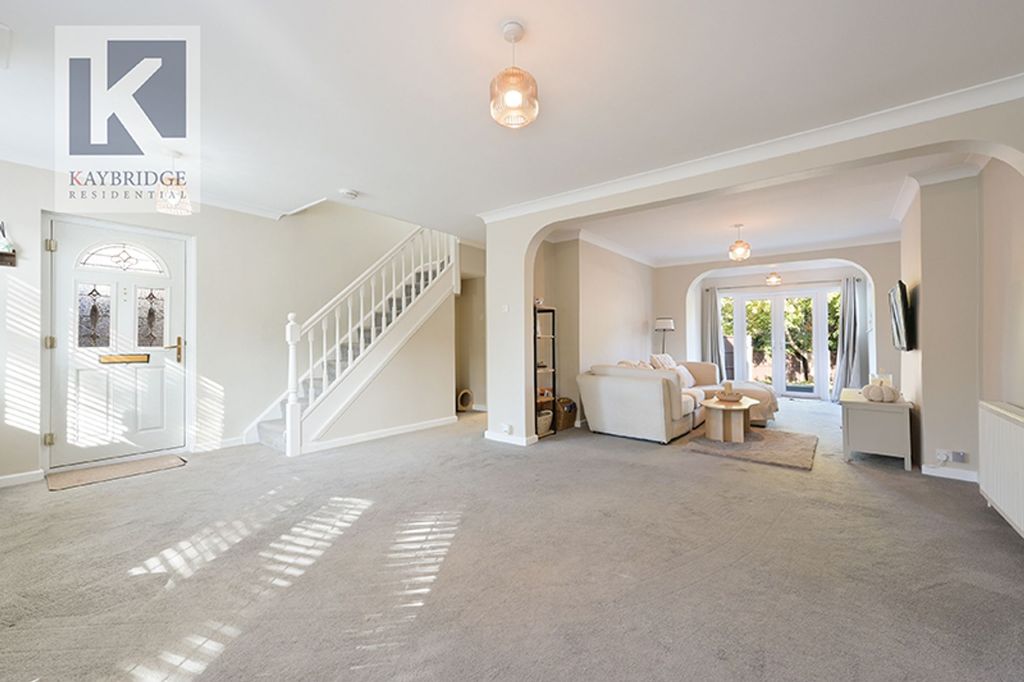 Property photo 2 of 13 Elmwood Drive, Epsom - Kt17 2Nn