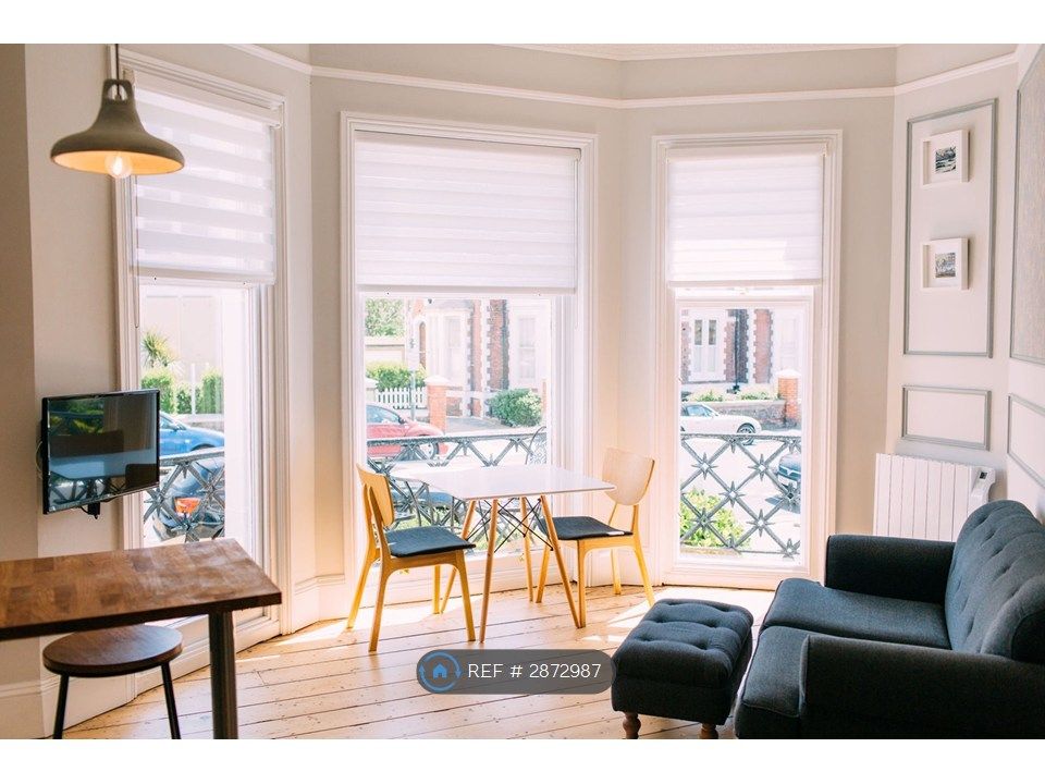 Property photo 1 of 16 Living Room With High Ceilings