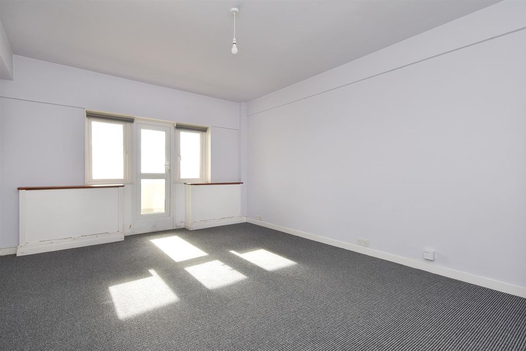 Property photo 1 of 13 Living Room