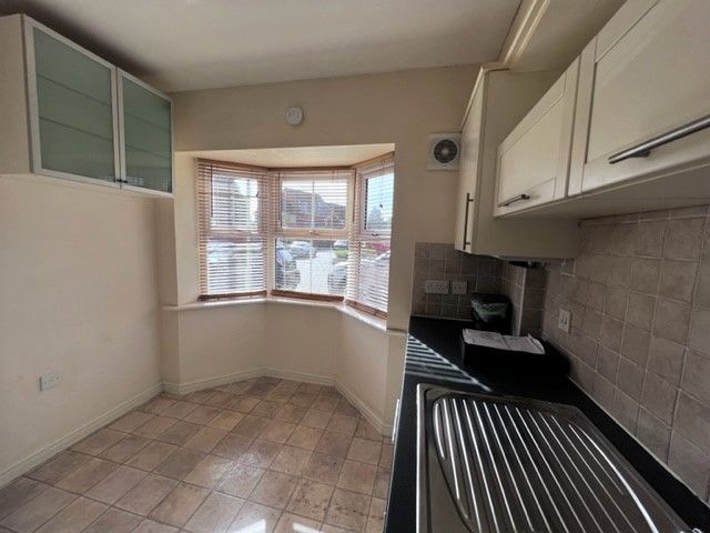 Property photo 3 of 12 Kitchen