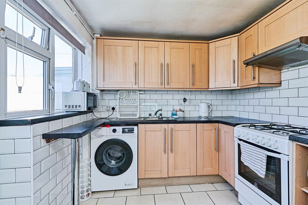 Property photo 3 of 20