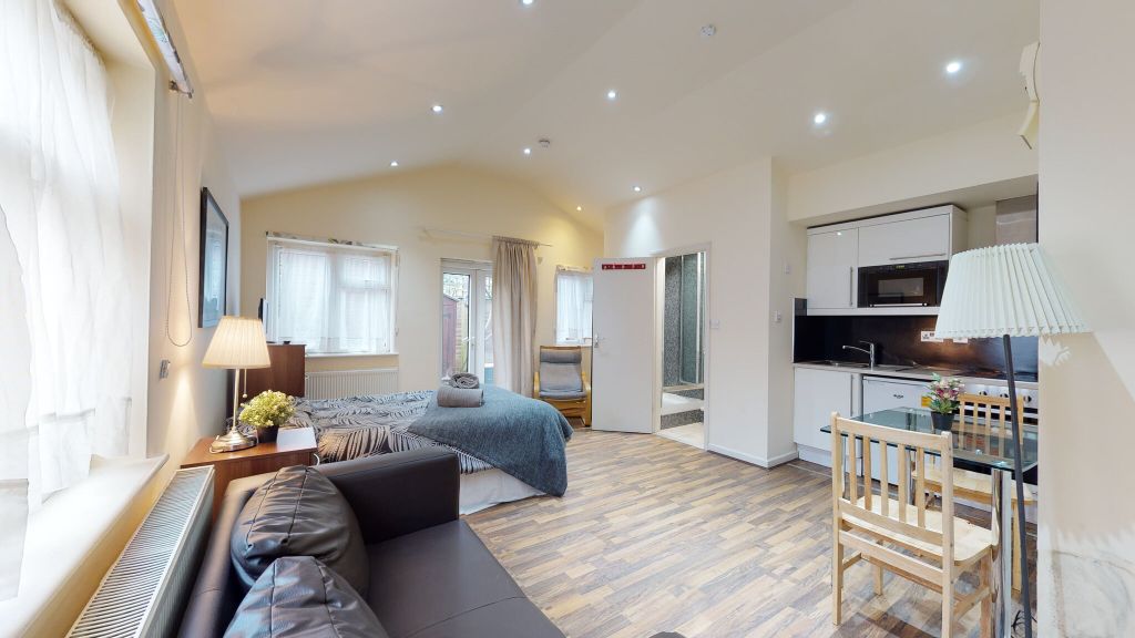 Property photo 1 of 12 Living Room