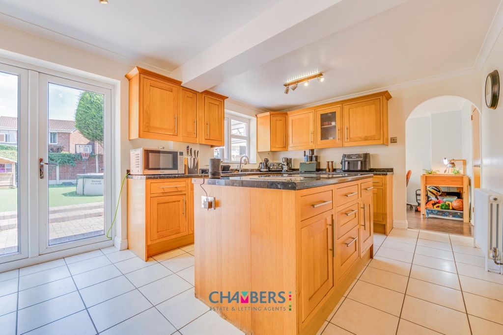 Property photo 3 of 46 Kitchen/Breakfast Room
