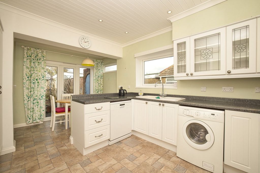 Property photo 3 of 16 Picture 3