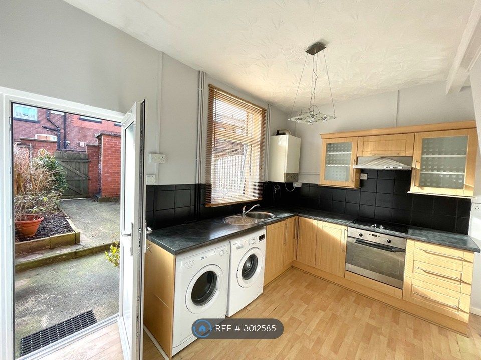 Property photo 1 of 9 Kitchen