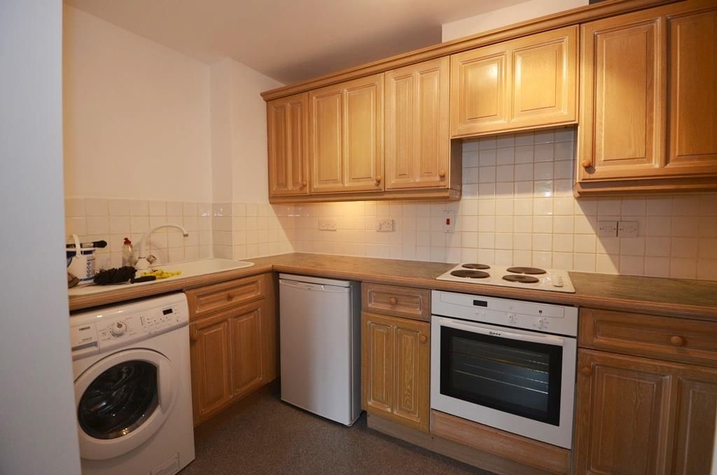 Property photo 2 of 12 Kitchen