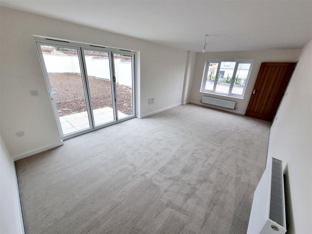 Property photo 3 of 18 Sitting Room.Jpg