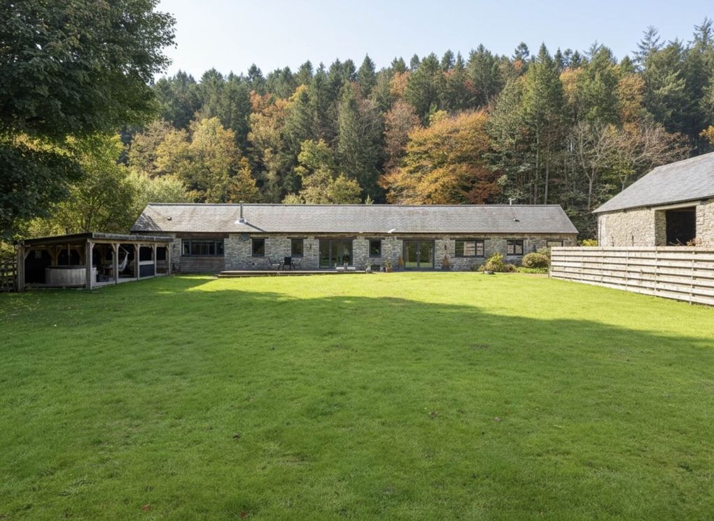 Property photo 2 of 25