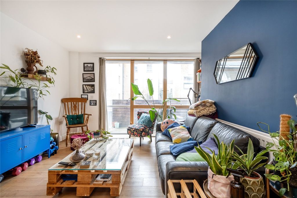 Property photo 2 of 9 Living Room