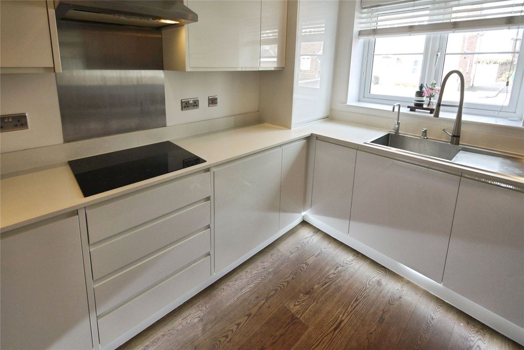 Property photo 3 of 16 Kitchen