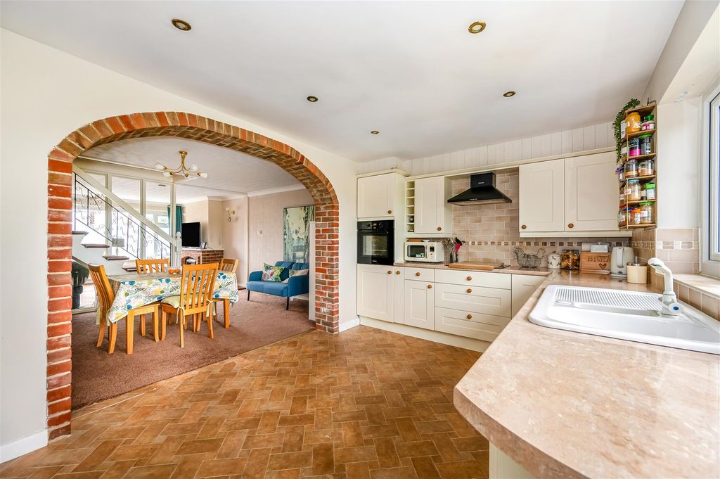 Property photo 3 of 26 Kitchen / Diner