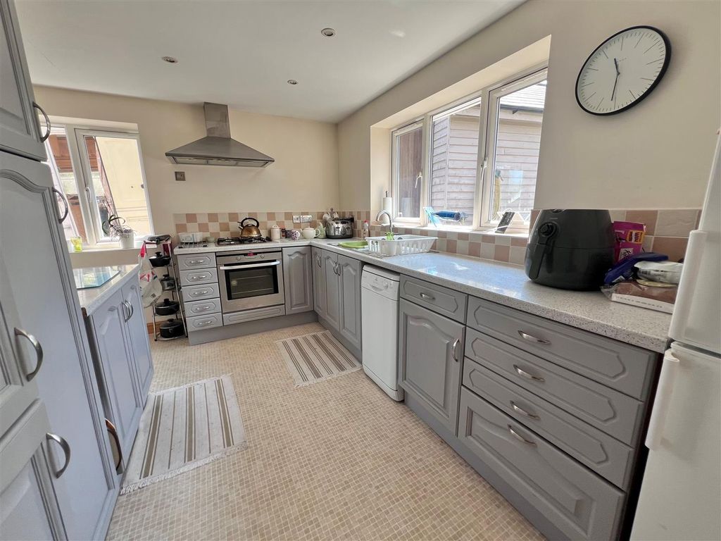 Property photo 2 of 19 Kitchen 2.Jpg