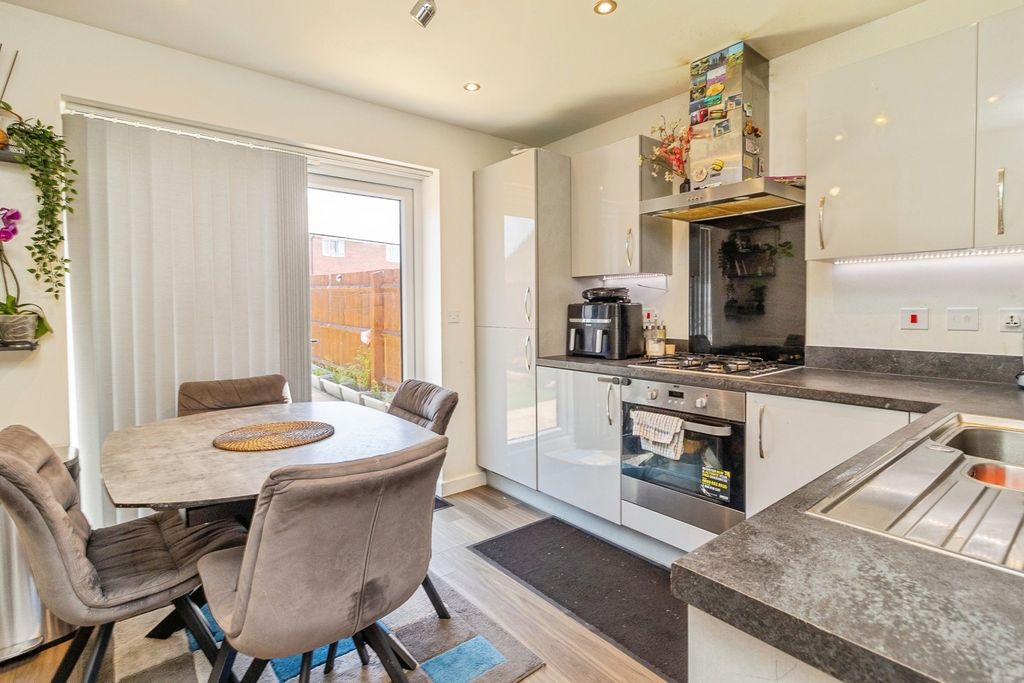 Property photo 3 of 19 Pbox-Img.Jpg