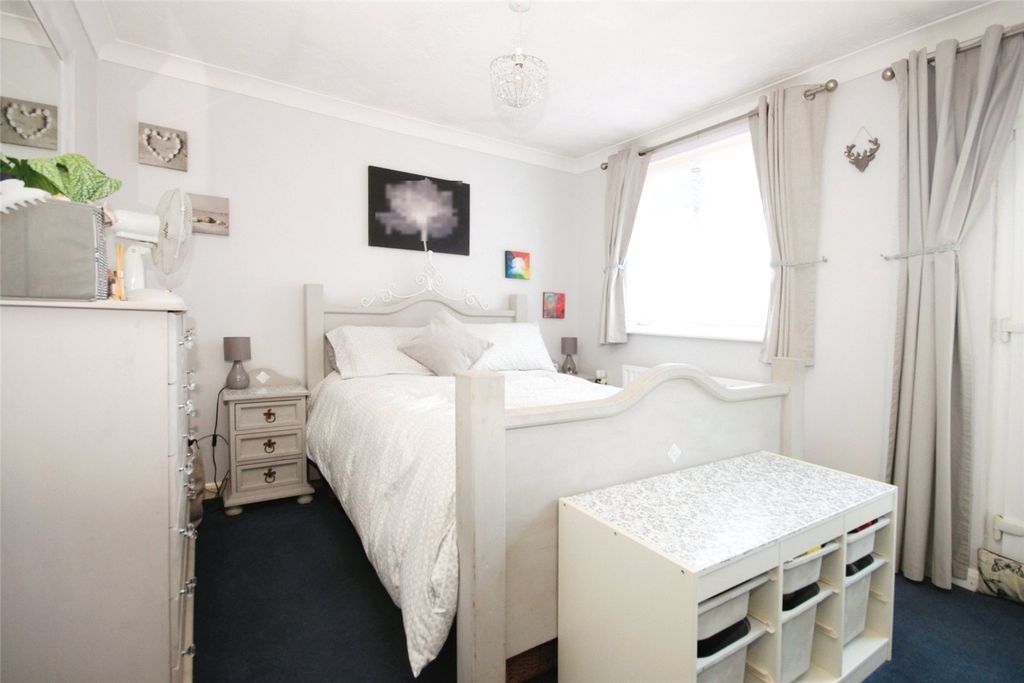 Property photo 2 of 21 Bedroom