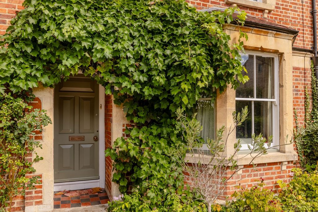 Property photo 2 of 29