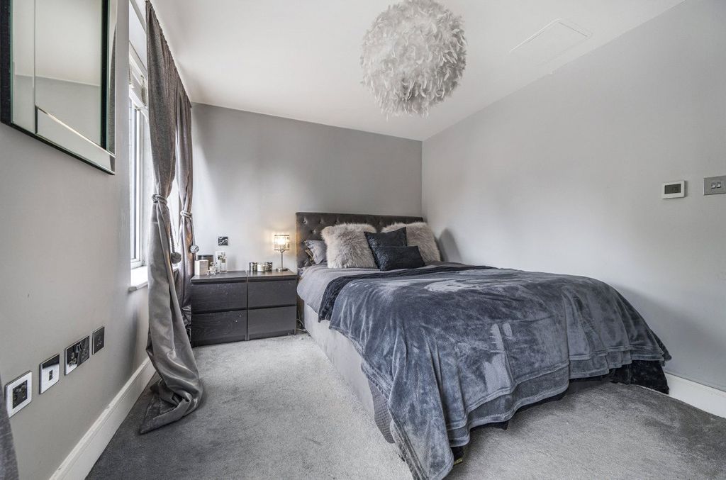 Property photo 3 of 16 Bedroom