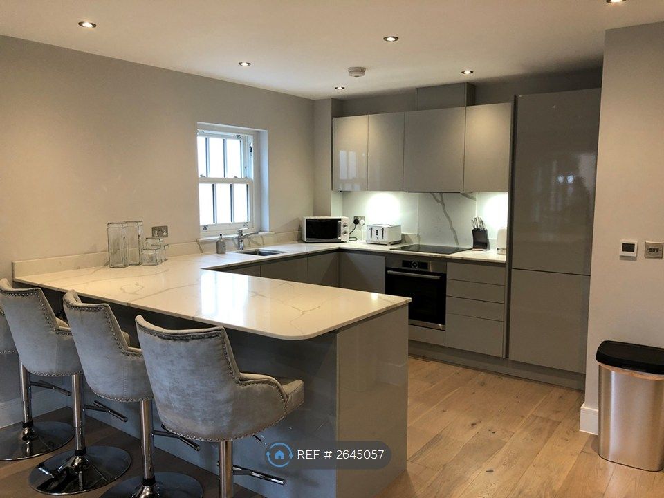 Property photo 3 of 10 Kitchen