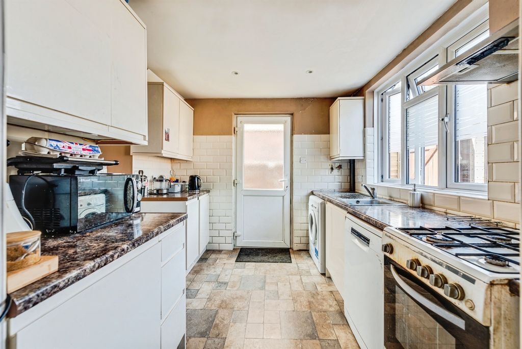 Property photo 2 of 10 Kitchen