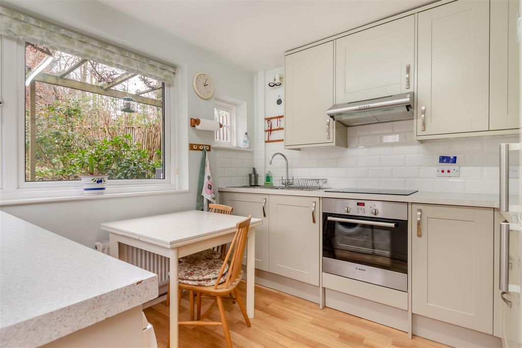 Property photo 3 of 12 8634995-Interior14.Jpg