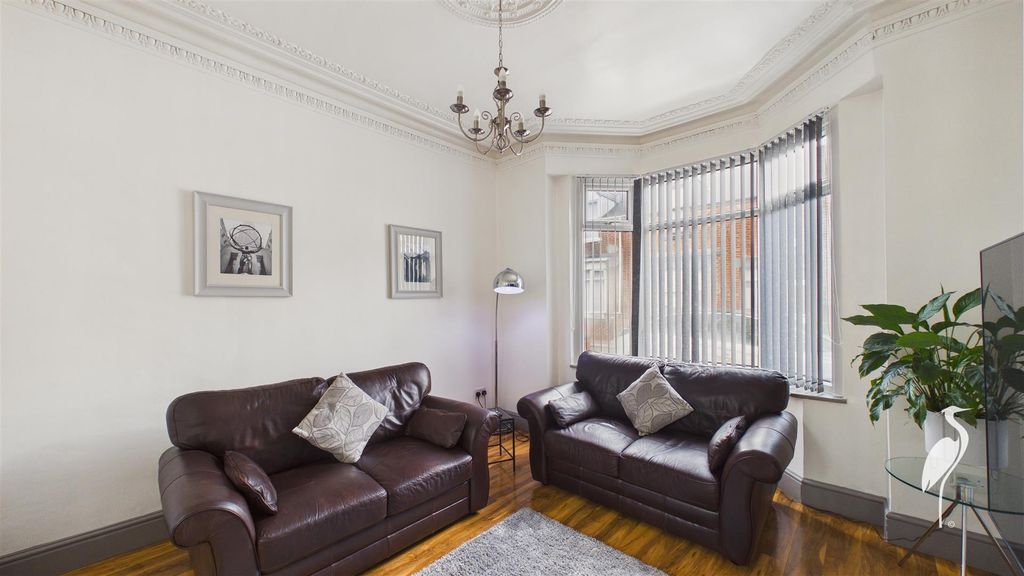 Property photo 3 of 25 Lounge