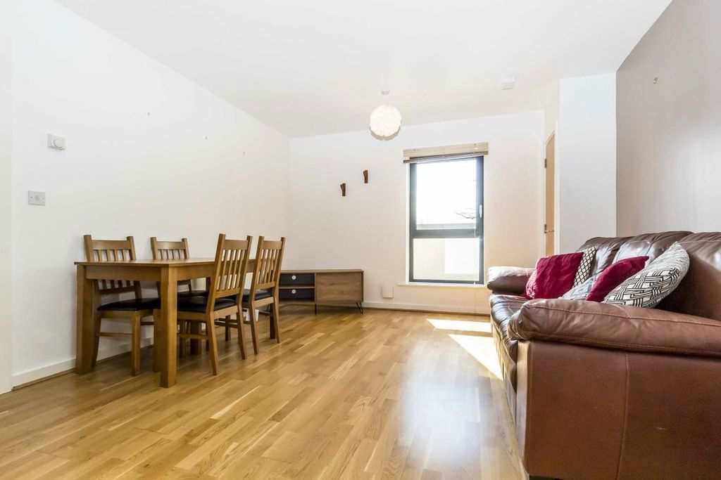 Property photo 2 of 4