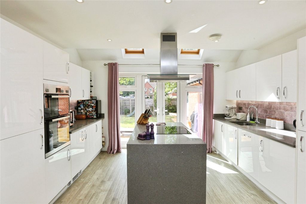 Additional image 3 of 4 bed detached house for saleSword Drive, Fareham, Hampshire PO14