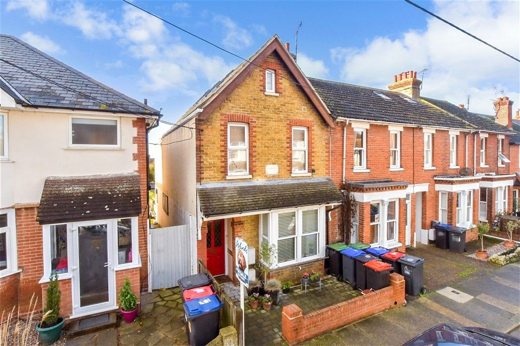 Property photo 3 of 9 Web