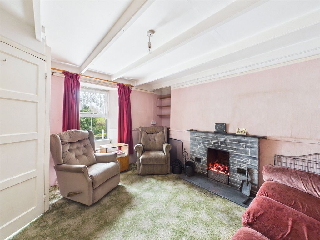 Property photo 3 of 18 Living Room