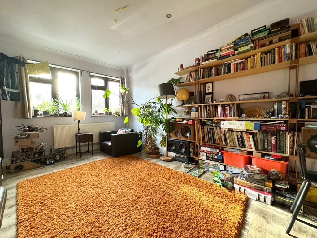 Property photo 3 of 7