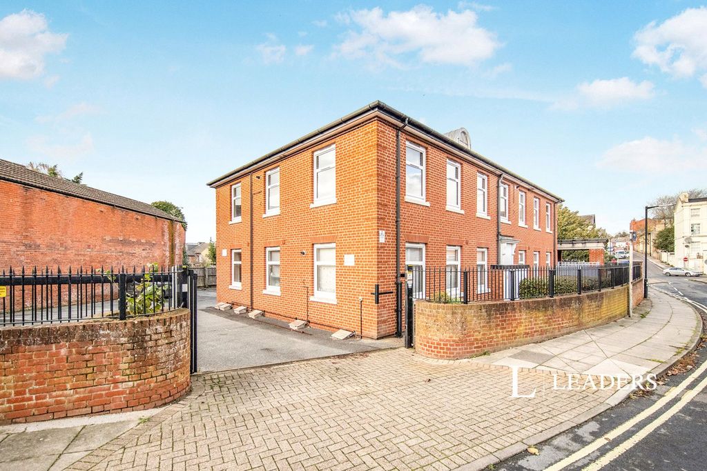 Property photo 1 of 10 Picture No. 02
