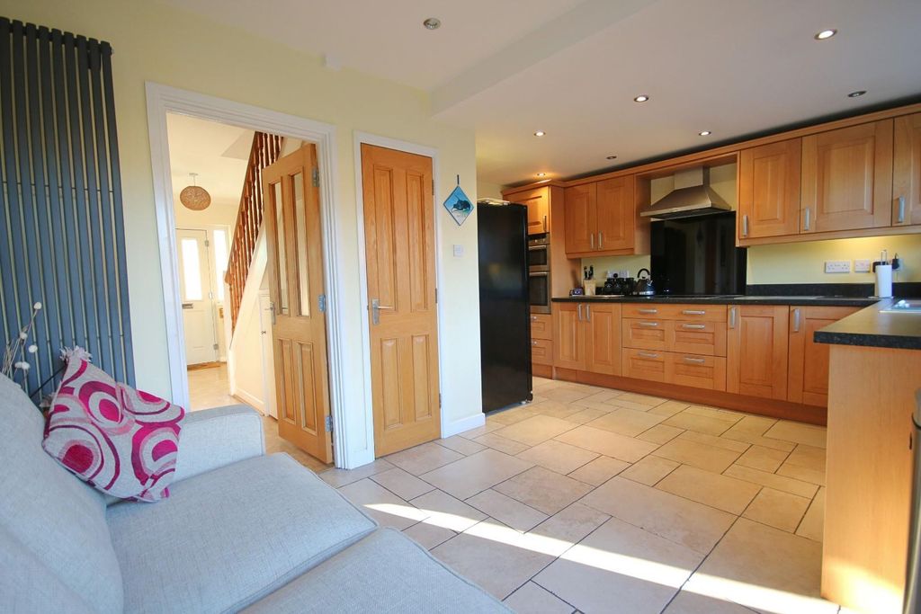 Property photo 2 of 15 Kitch2 (21).Jpg