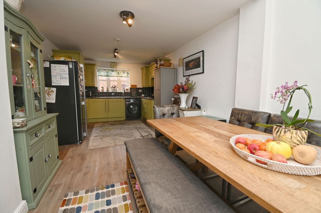 Property photo 3 of 22