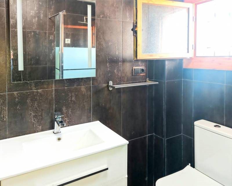 Property photo 2 of 39