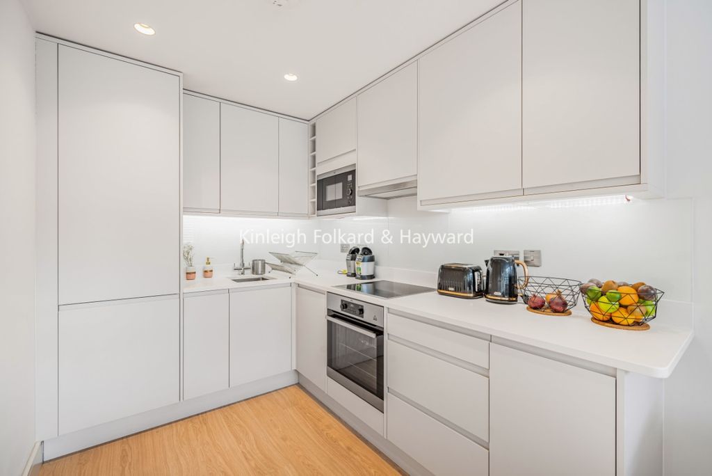 Property photo 2 of 16 35B4E8c2-B887-40E3-8