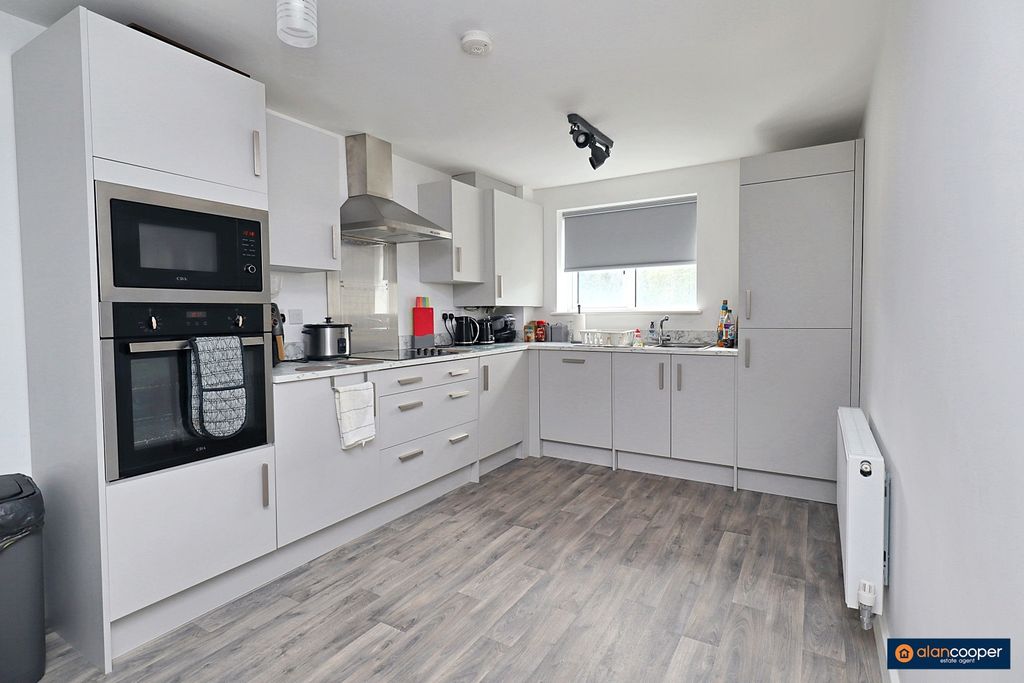 Property photo 2 of 20 4177563