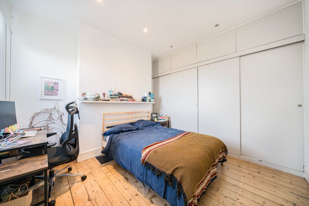 Property photo 2 of 12 Bedroom