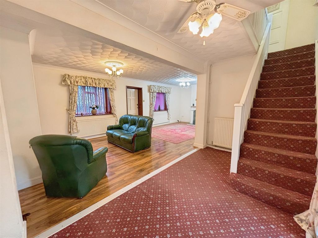 Property photo 3 of 37
