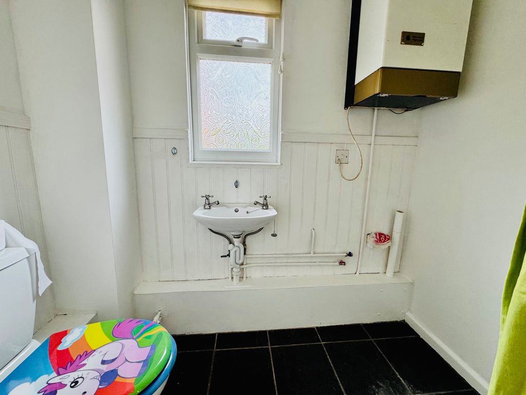 Property photo 3 of 12 Cloakroom/wc