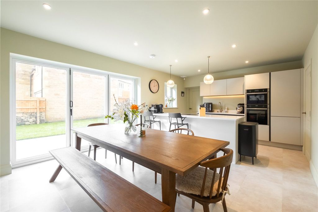 Property photo 3 of 34 Dining Kitchen