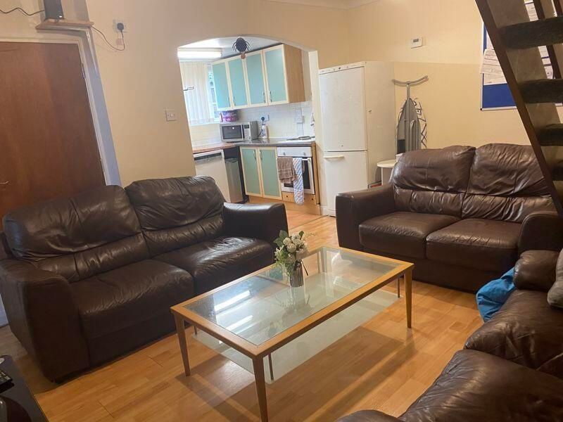 Property photo 1 of 15 A Spacious And Well-Maintained Living Room With Mo...