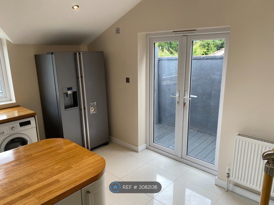 Property photo 3 of 16 Kitchen