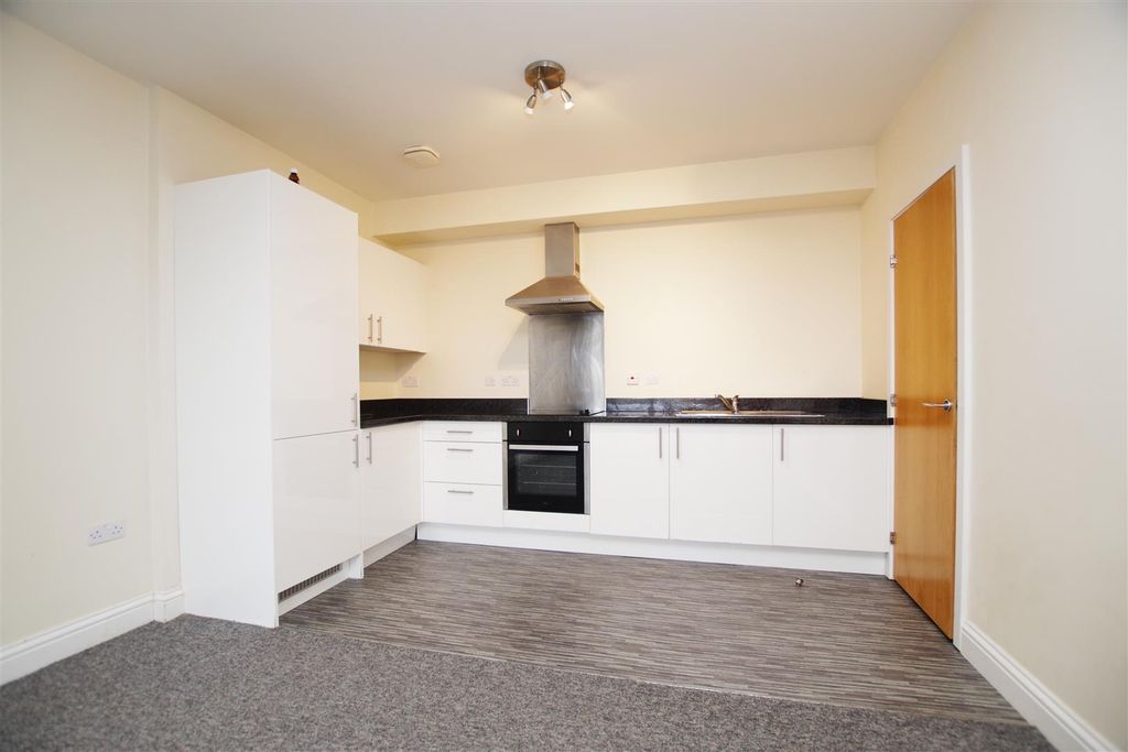 Property photo 3 of 10 Kitchen Area