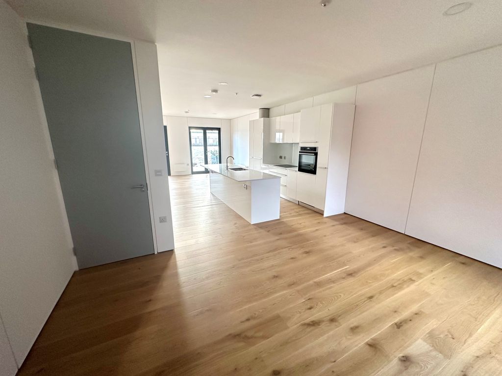 Property photo 2 of 7 Kitchen