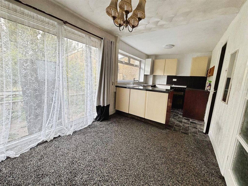 Property photo 3 of 18 Kitchen/Diner