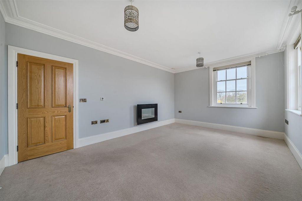 Property photo 3 of 19 Sitting/Dining Room